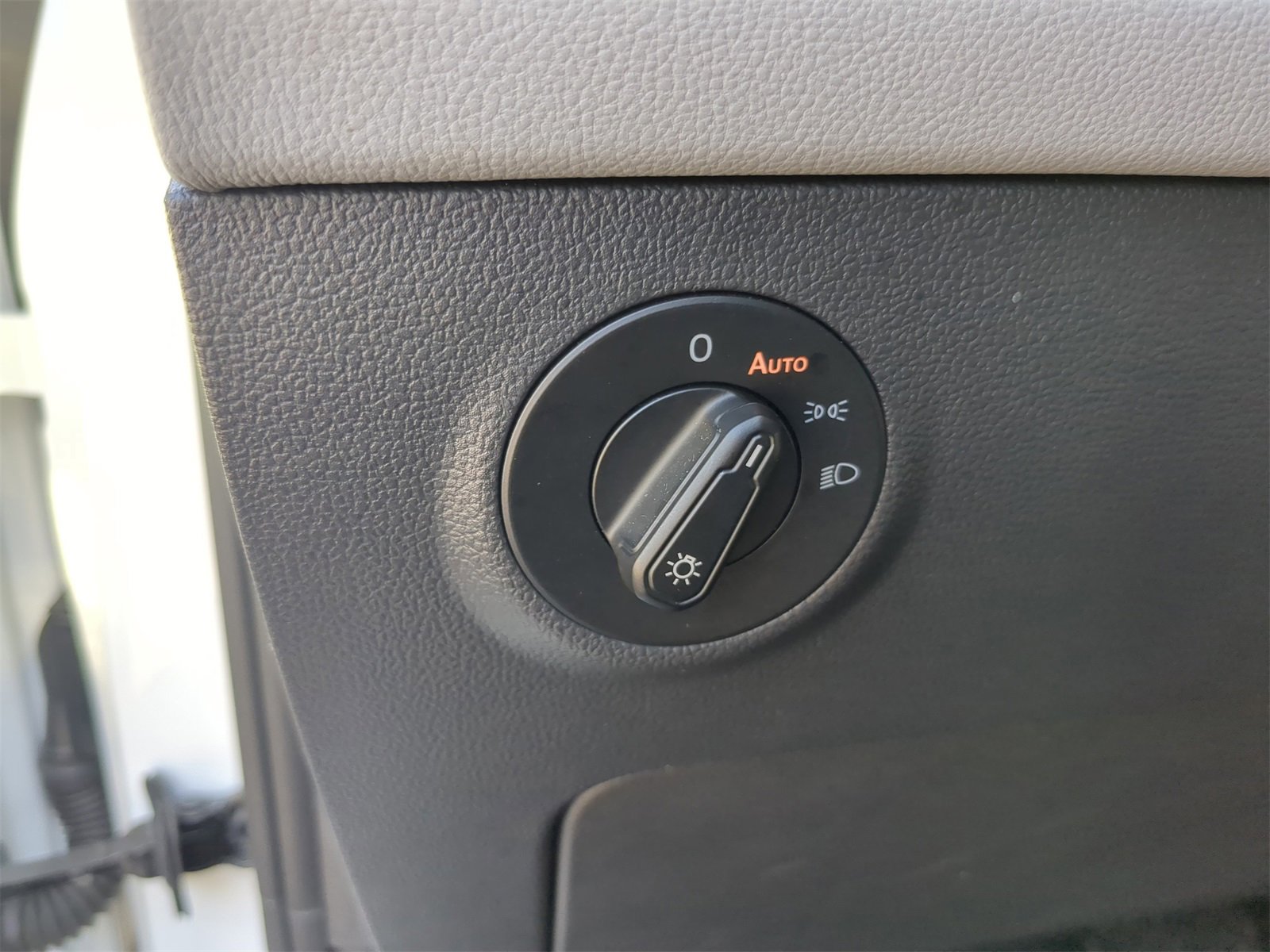 Used 2022 Volkswagen Taos SE image 30