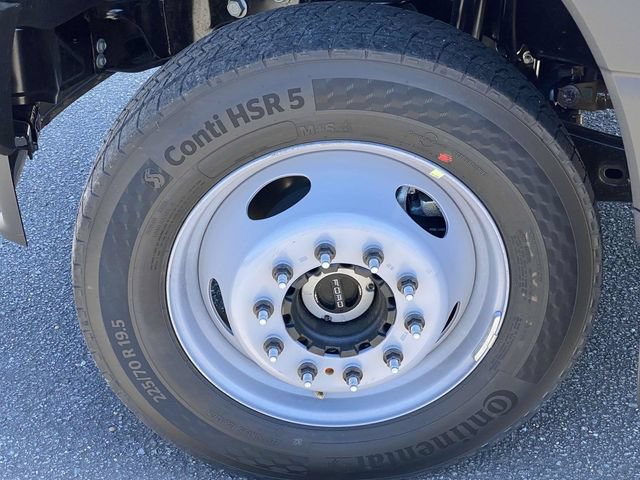 New 2025 Ford F550 4x4 Regular Cab Super Duty image 12