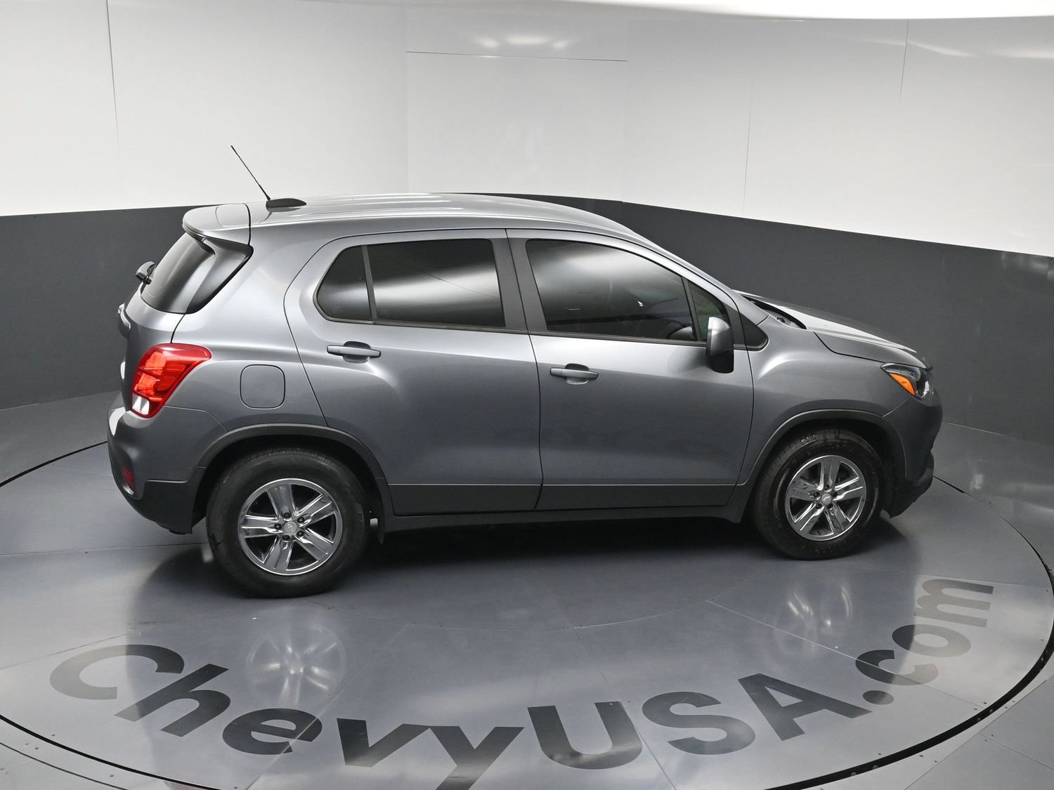 Used 2020 Chevrolet Trax LS FWD image 33