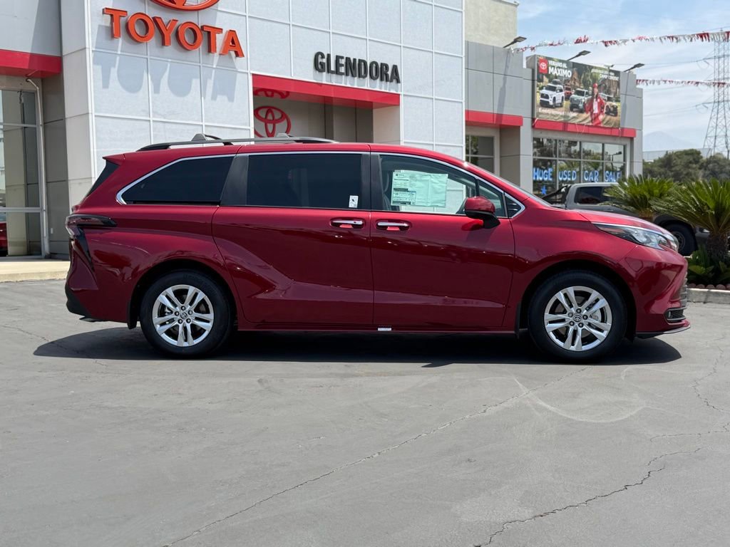 New 2026 Toyota Sienna XLE FWD image 12
