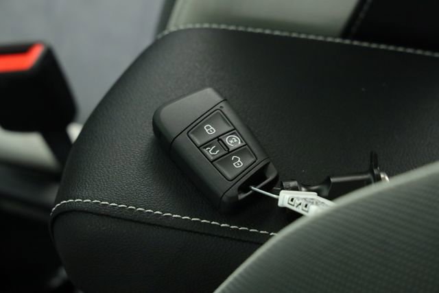 New 2026 Volkswagen Taos SE FWD image 38