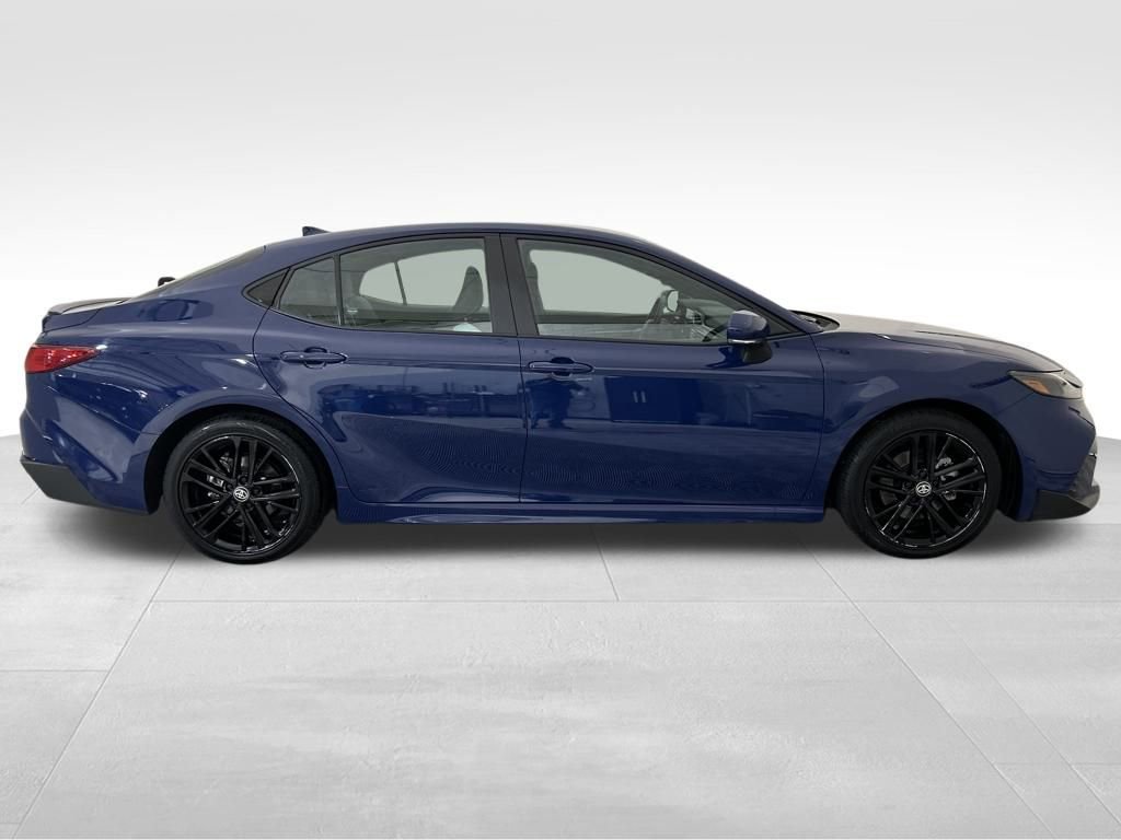Used 2025 Toyota Camry SE image 6