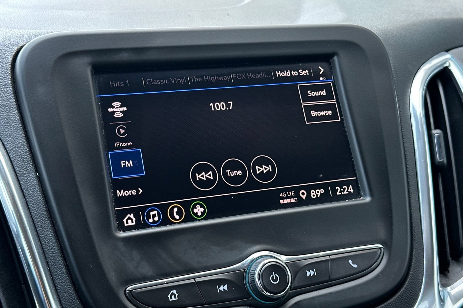 Used 2024 Chevrolet Equinox LT FWD image 25