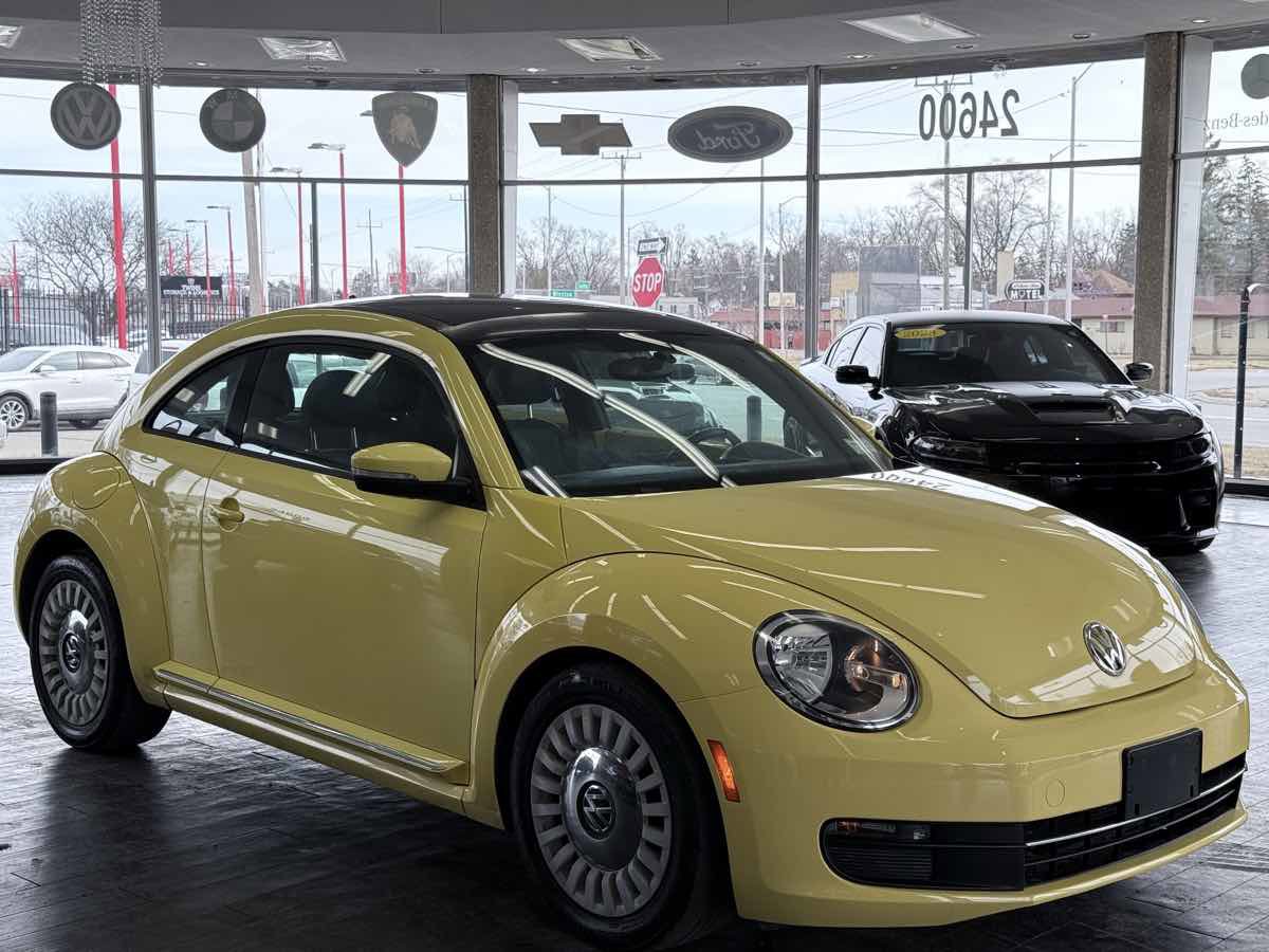 Used 2013 Volkswagen Beetle 2.5 image 1