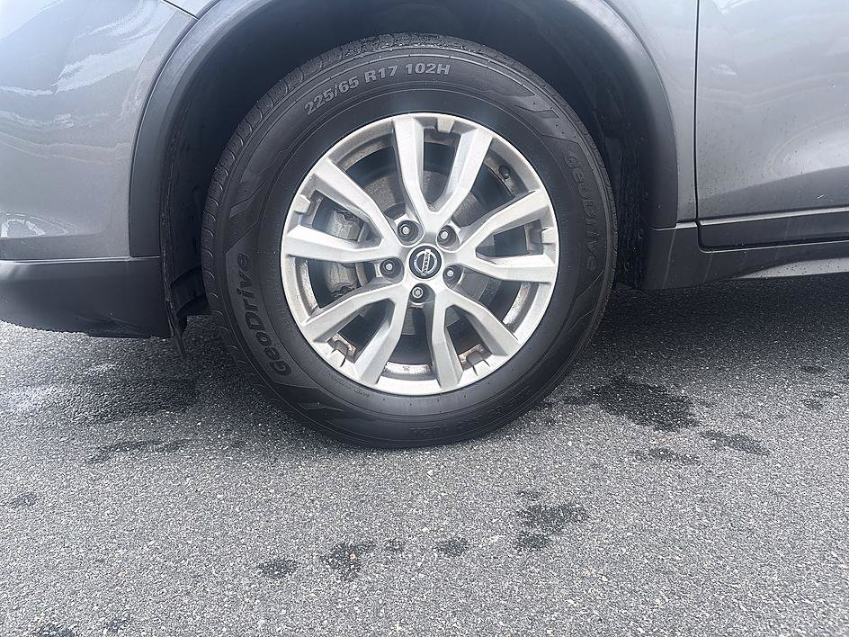 Used 2020 Nissan Rogue SV FWD image 9
