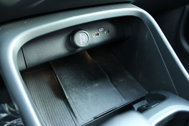 Used 2025 Volvo XC40 B5 Core image 20