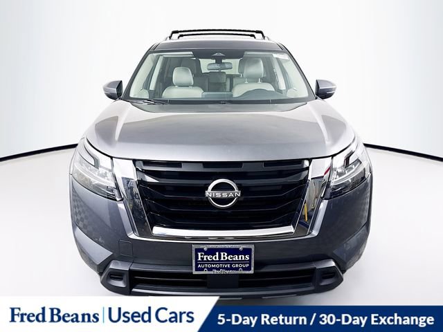 Used 2022 Nissan Pathfinder SV image 2