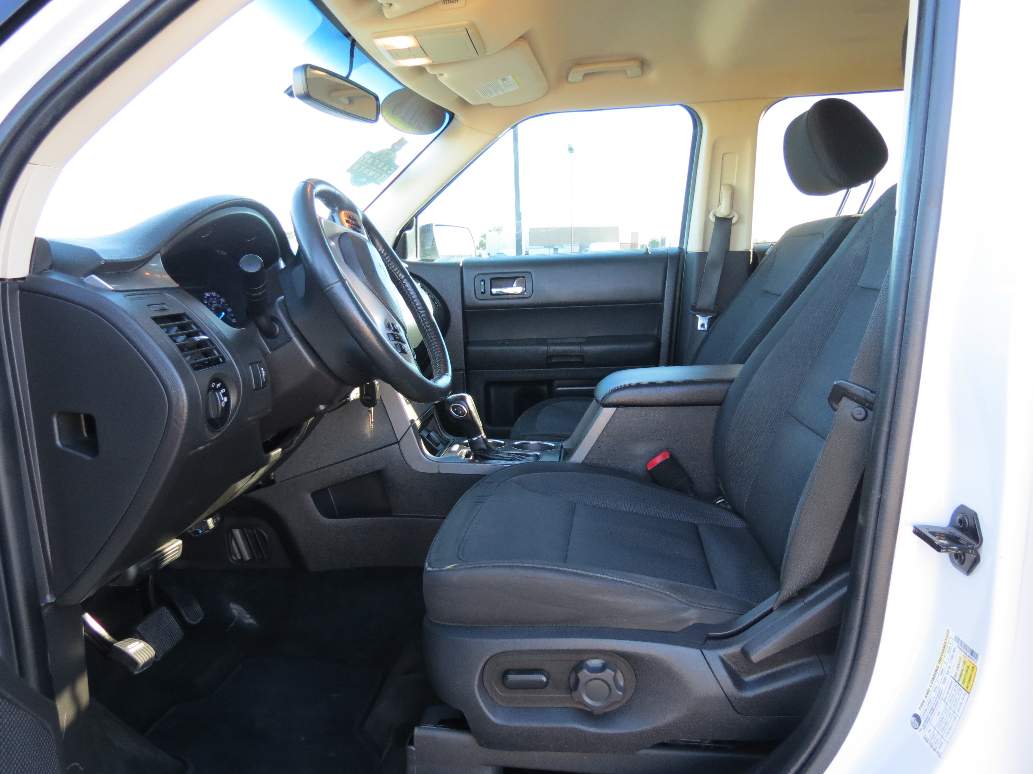 Used 2018 Ford Flex SE image 19