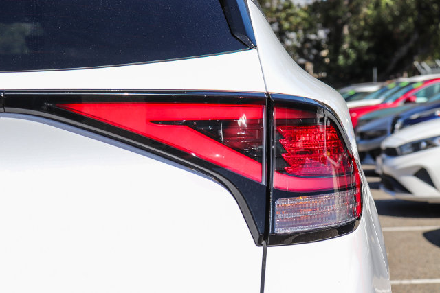 Certified 2024 Kia Sportage X-Pro AWD/4WD image 9