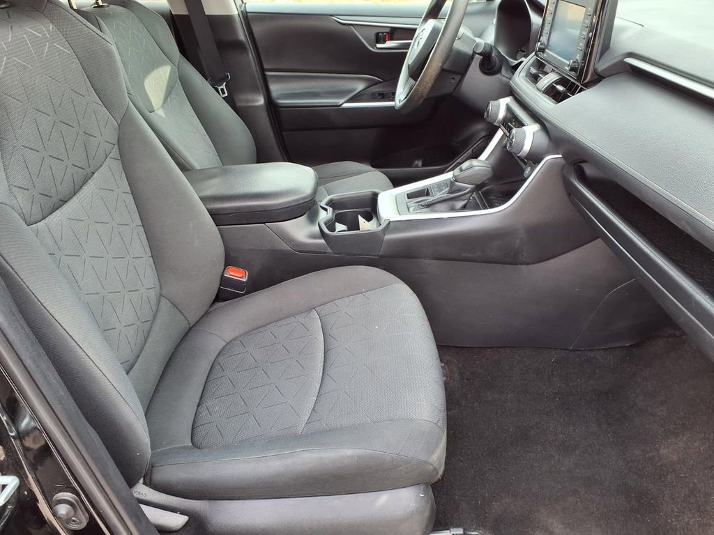 Used 2020 Toyota RAV4 XLE AWD/4WD image 9