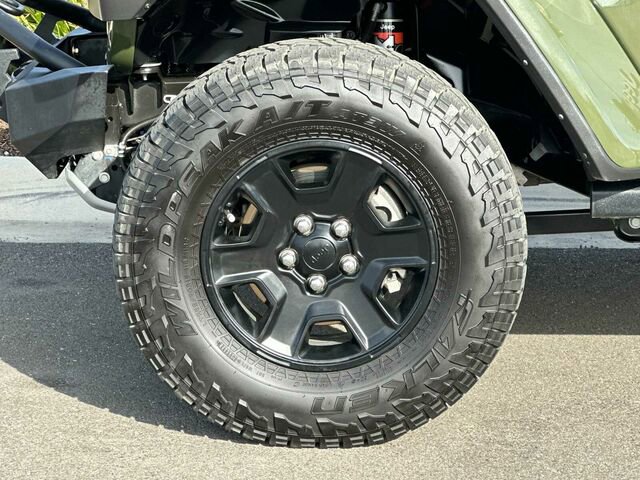 Used 2023 Jeep Gladiator Mojave w/ Cold Weather Group image 34
