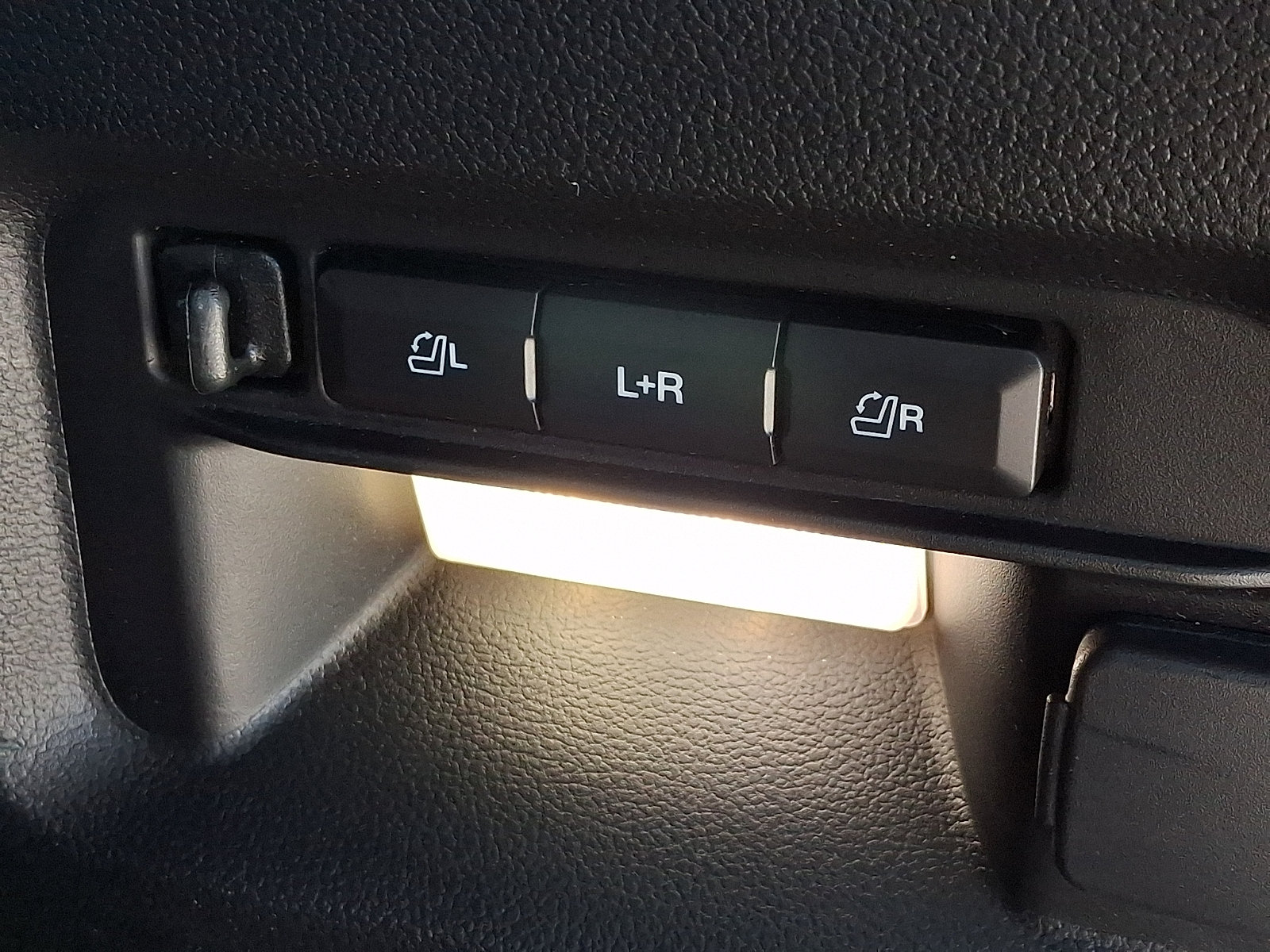 Used 2023 Ford Explorer ST w/ Equipment Group 401A AWD/4WD image 34