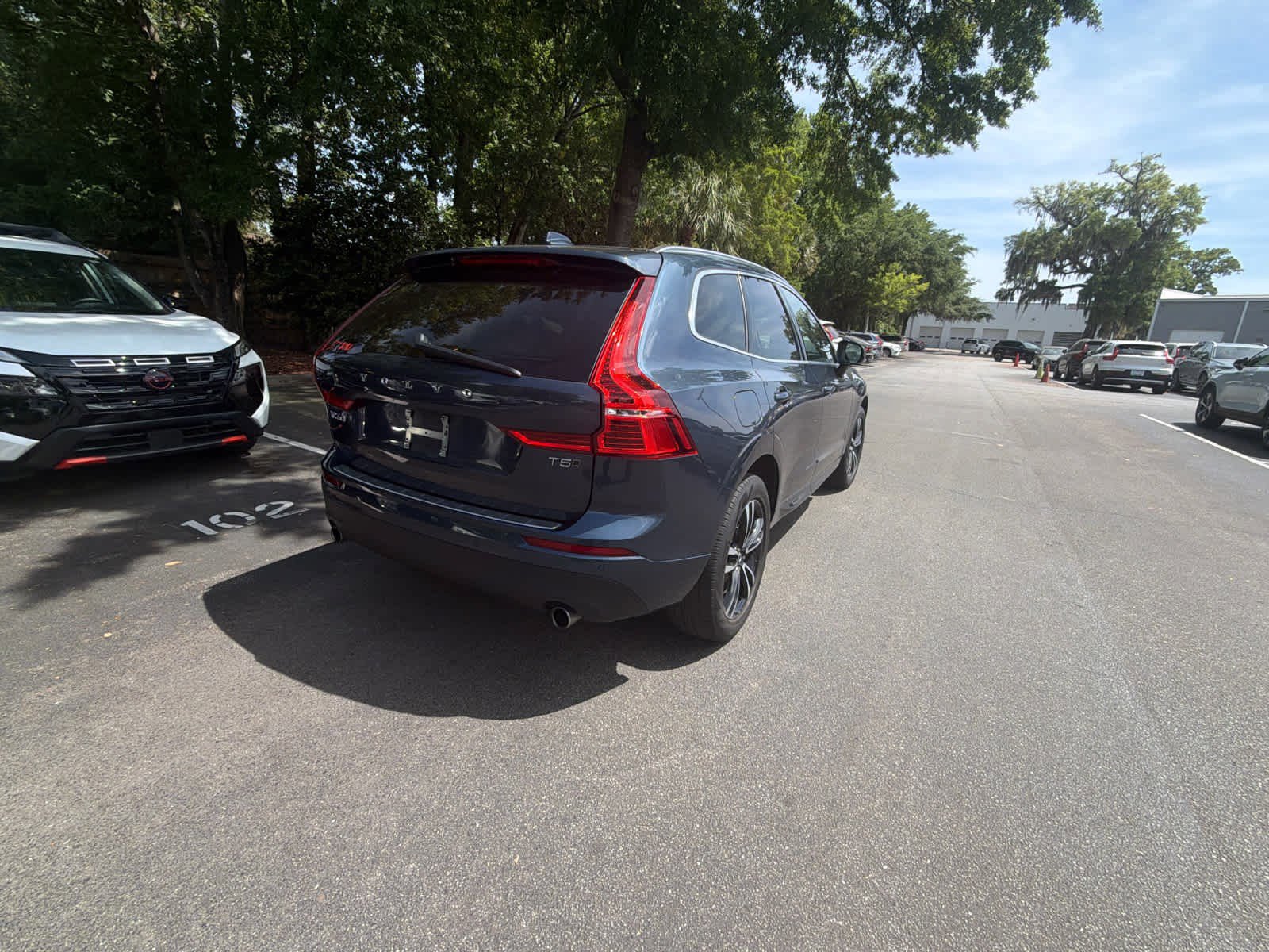 Used 2021 Volvo XC60 T5 Momentum w/ Advanced Package image 12
