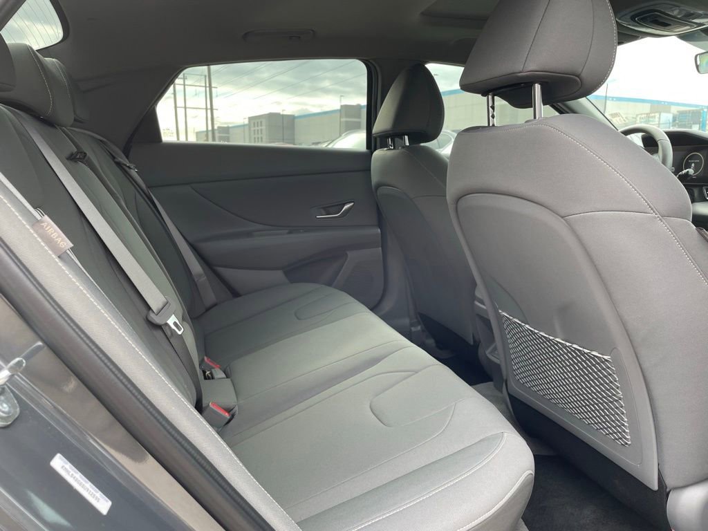 Used 2025 Hyundai Elantra SEL image 16