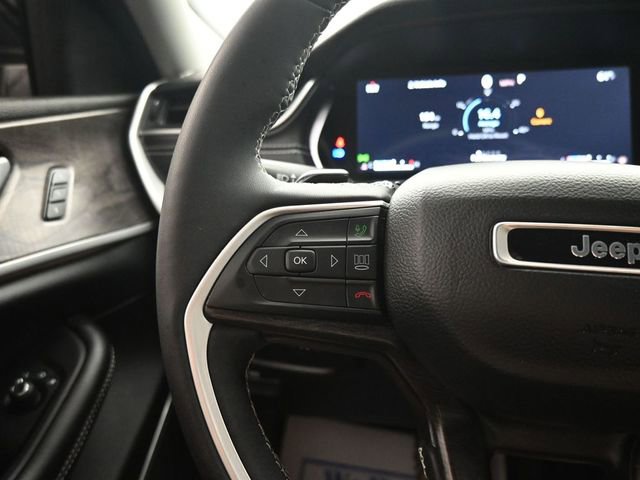 Used 2023 Jeep Grand Cherokee Limited w/ Luxury Tech Group II image 16