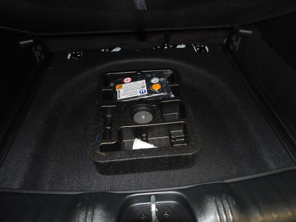 Used 2024 Jeep Compass Latitude w/ Sun and Sound Group AWD/4WD image 20