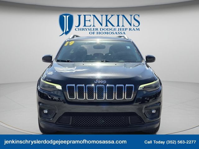 Used 2019 Jeep Cherokee Latitude Plus w/ Comfort/Convenience Group FWD image 11