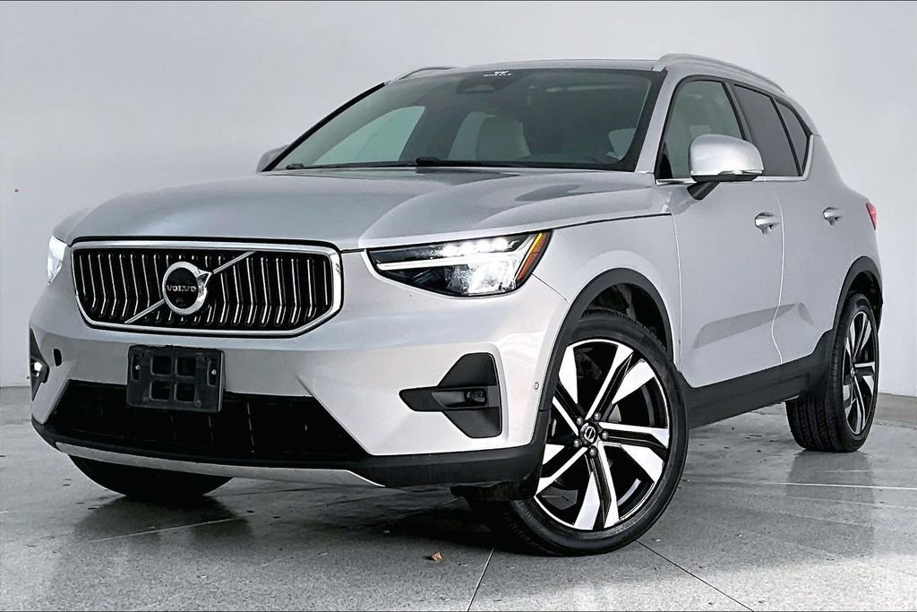 Certified 2023 Volvo XC40 B5 Plus image 16