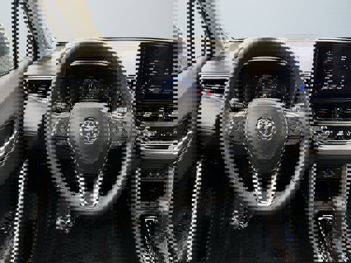 Used 2024 Toyota Corolla Cross XLE image 12