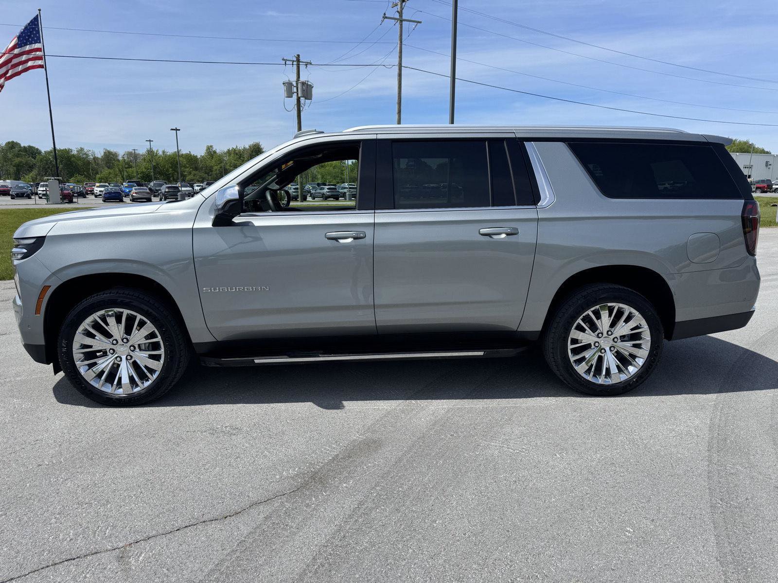 Used 2025 Chevrolet Suburban LS AWD/4WD image 5
