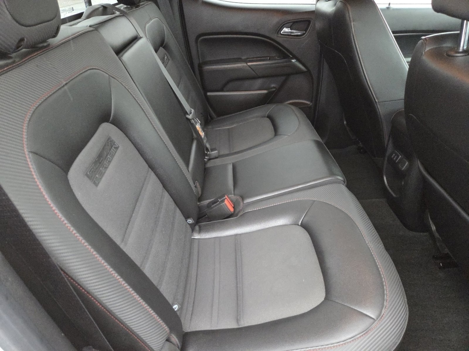 Used 2017 GMC Canyon SLE w/ All Terrain Package image 20