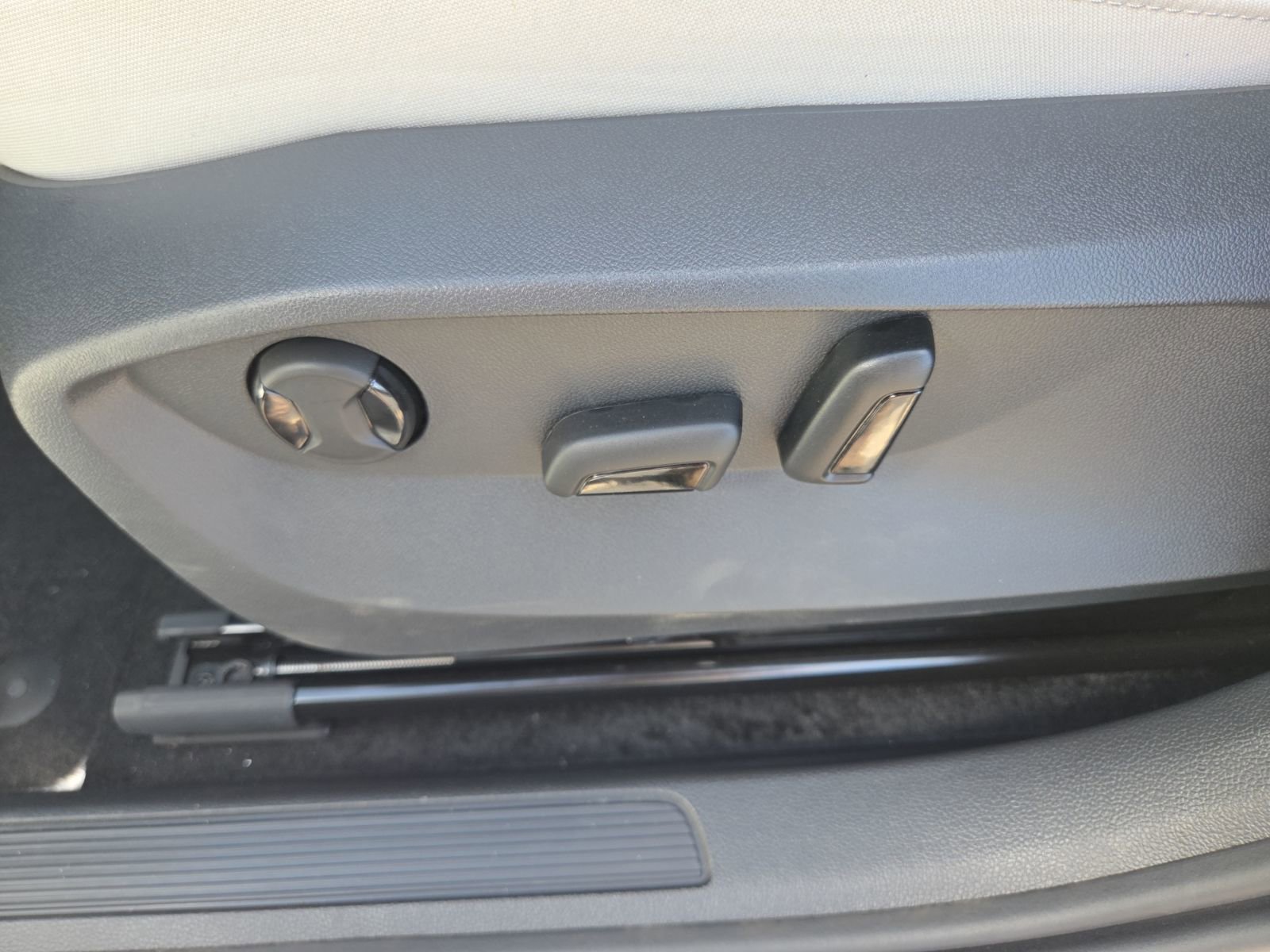 New 2026 Volkswagen Taos SE FWD image 19
