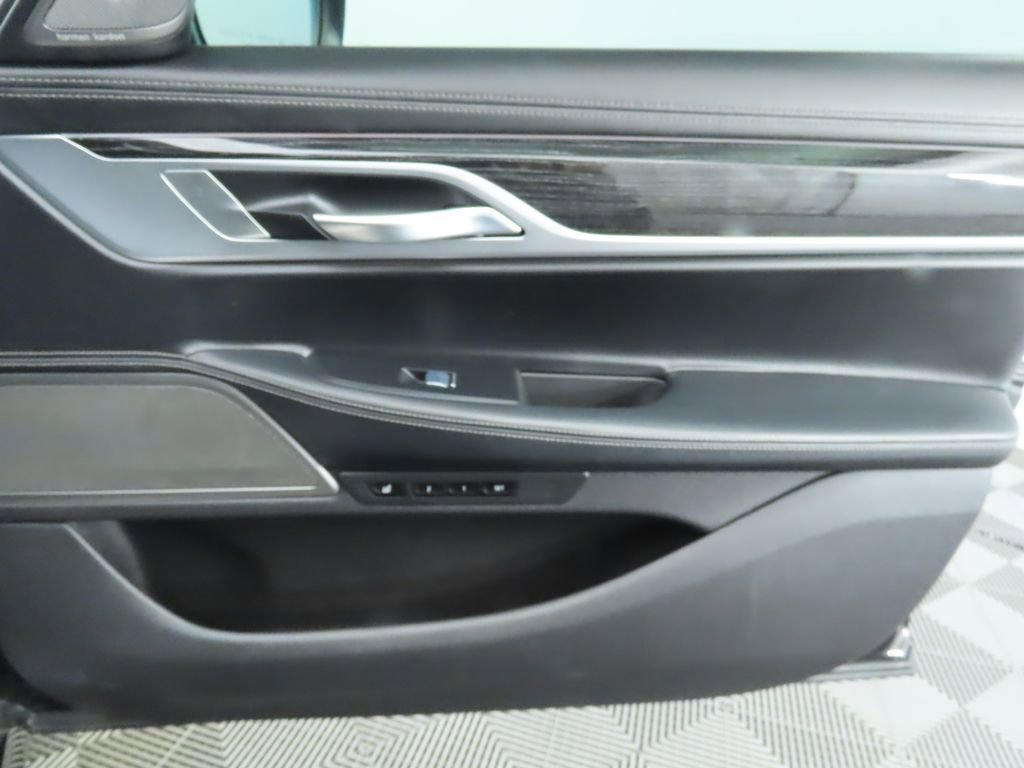 Used 2022 BMW 750i xDrive w/ Executive Package image 26