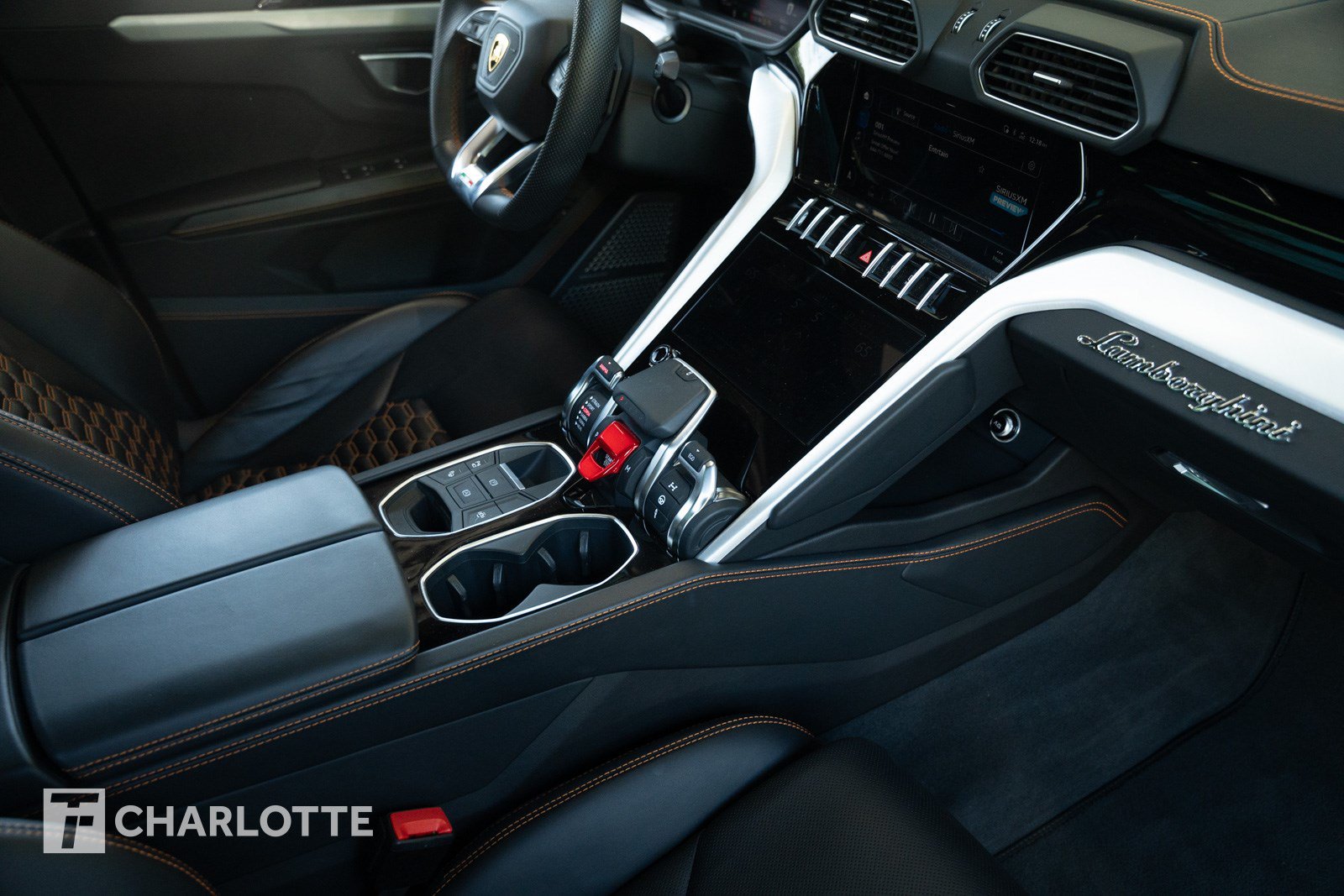 Used 2021 Lamborghini Urus AWD/4WD image 32