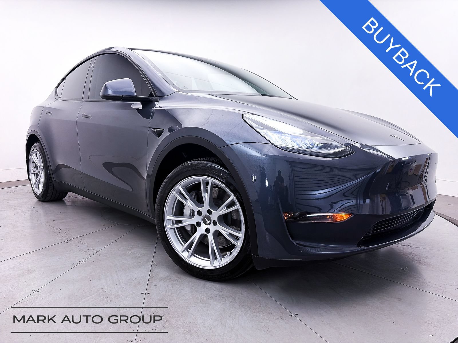 Used 2023 Tesla Model Y Long Range AWD/4WD image 1