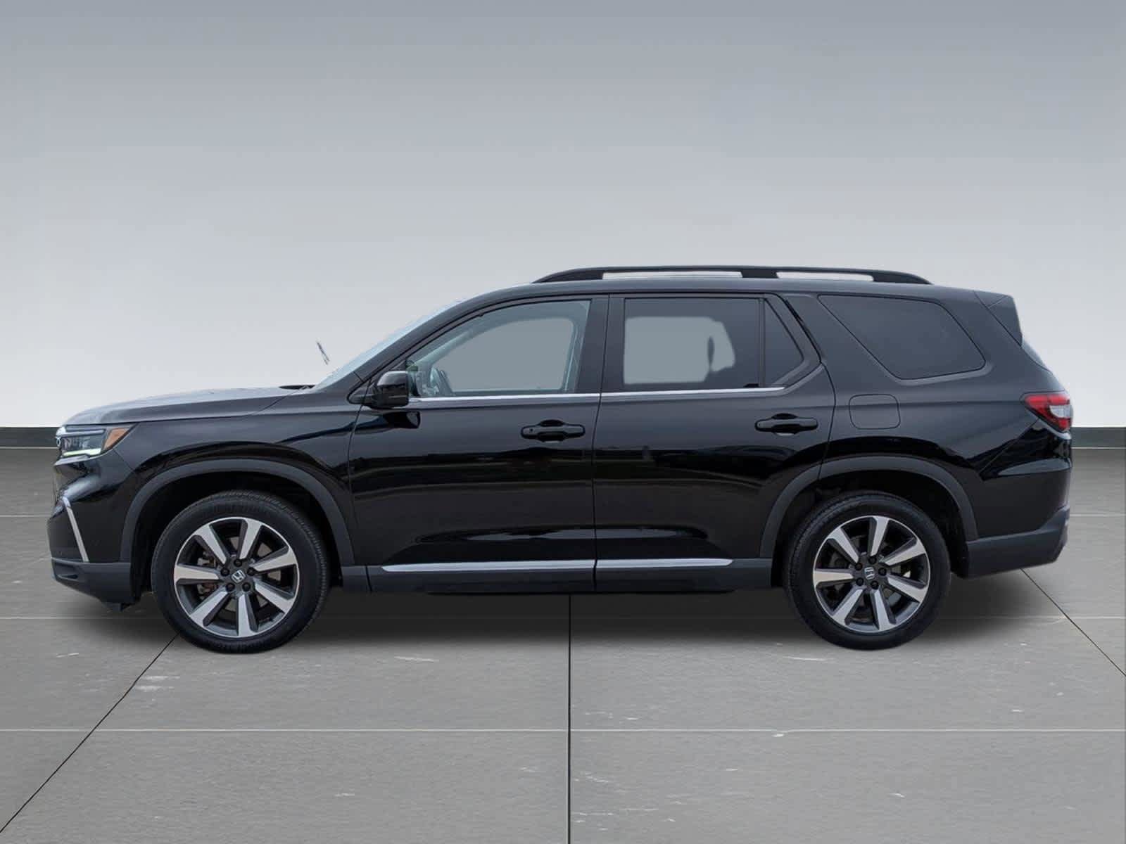 Certified 2023 Honda Pilot Touring image 3