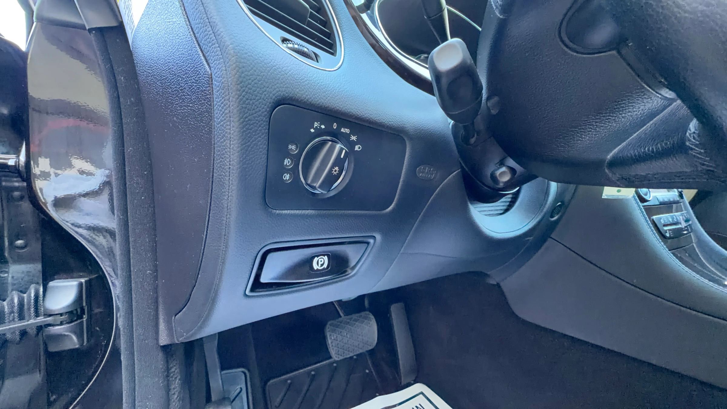 Used 2008 Mercedes-Benz CLS 550 image 34