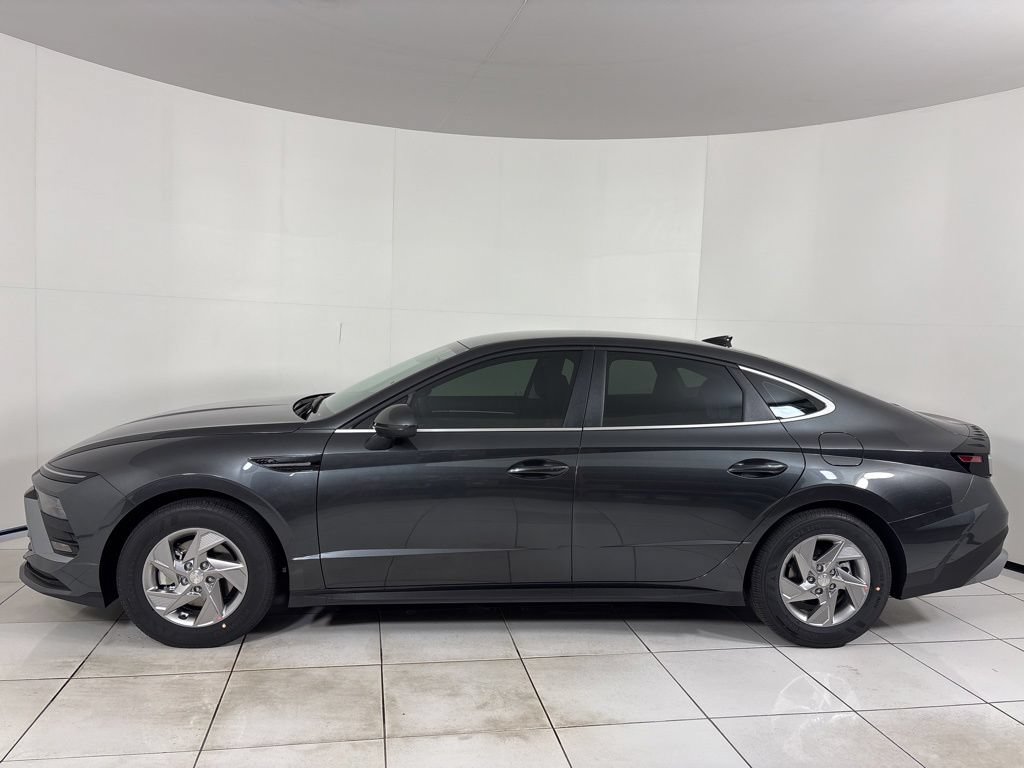 New 2026 Hyundai Sonata SE FWD image 2