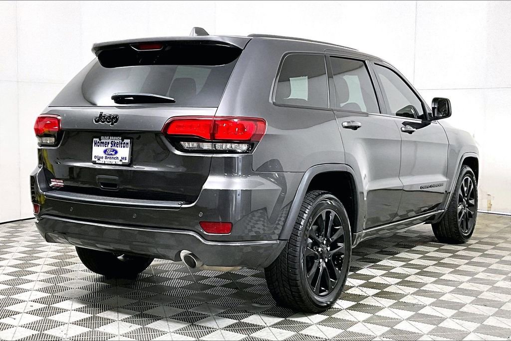 Used 2021 Jeep Grand Cherokee Laredo X image 12