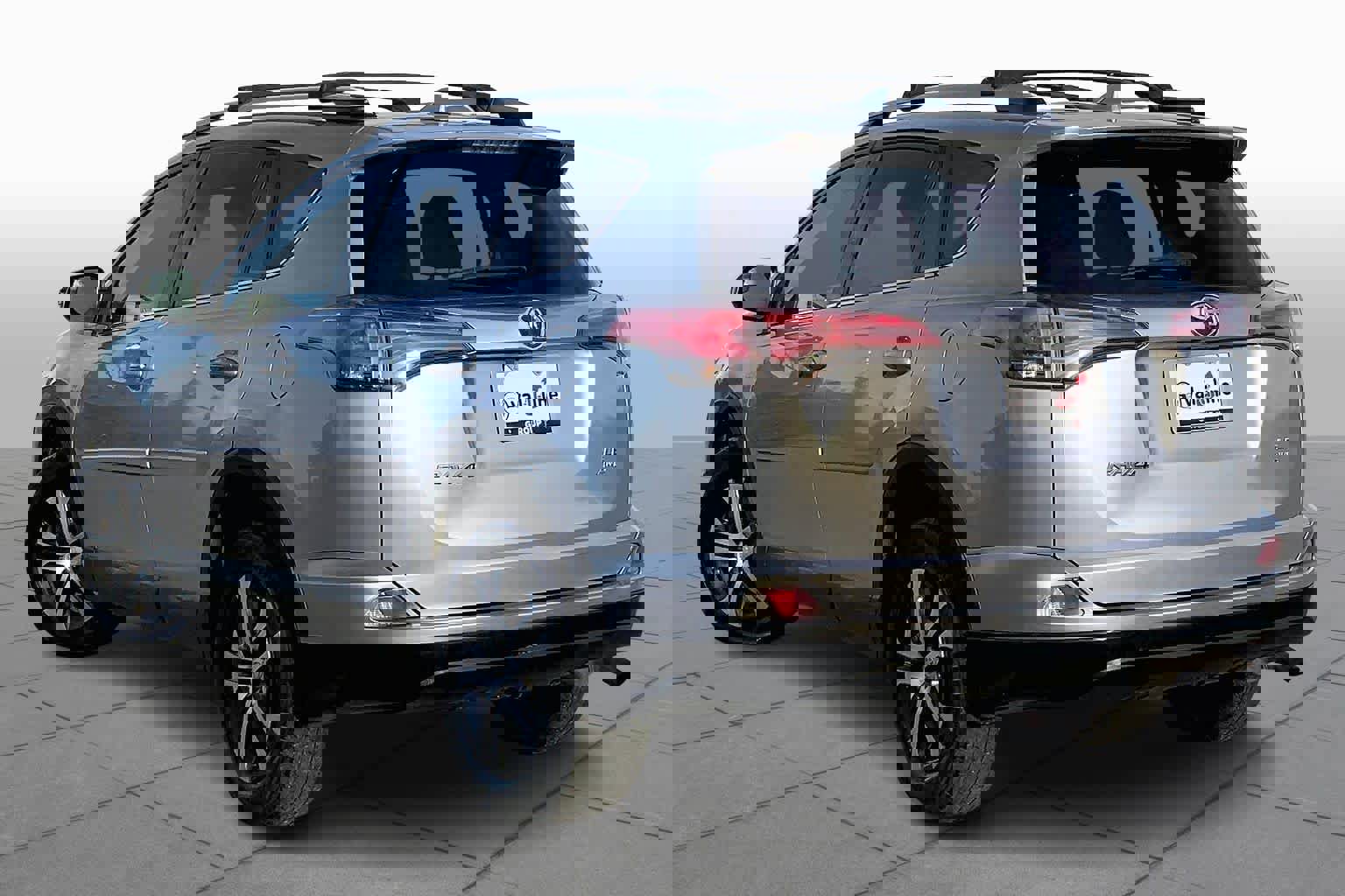 Used 2017 Toyota RAV4 LE image 11