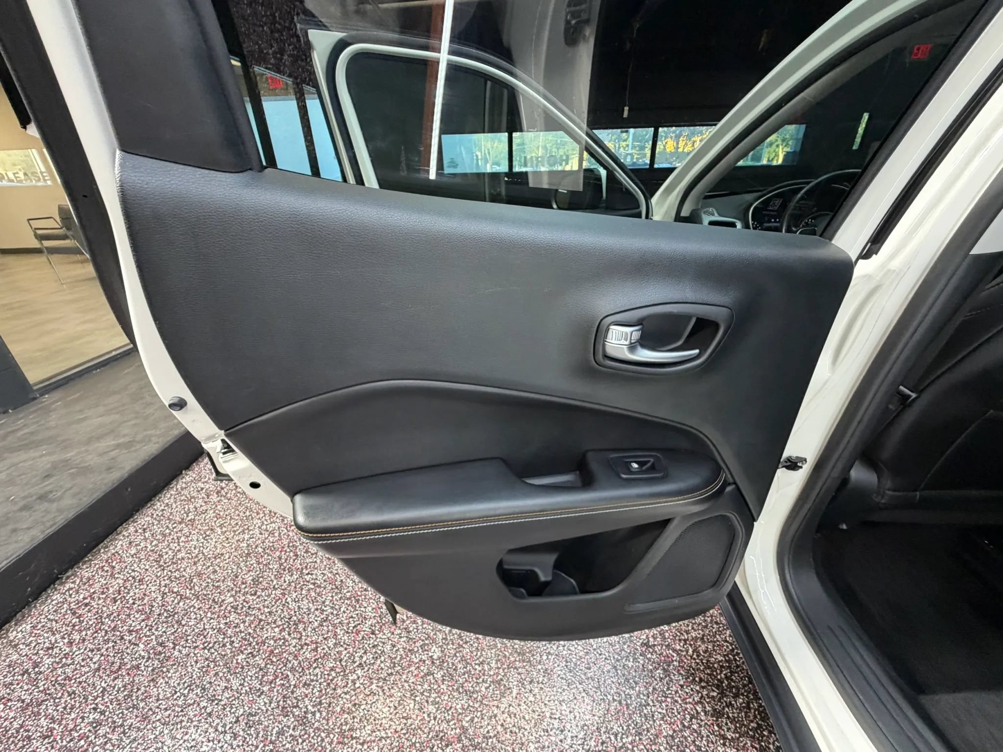Used 2019 Jeep Compass Latitude w/ Cold Weather Group AWD/4WD image 25