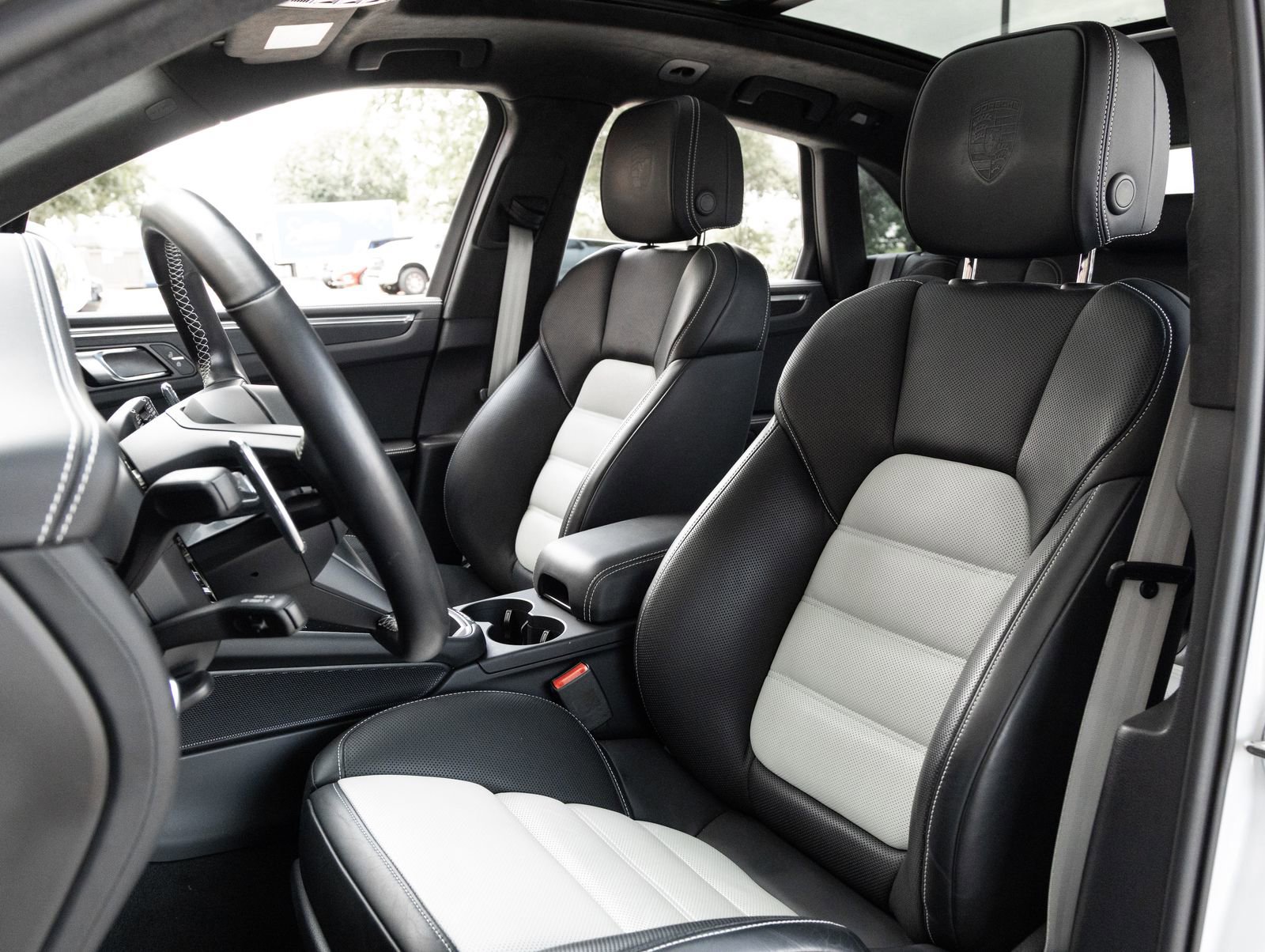 Certified 2024 Porsche Macan GTS AWD/4WD image 5