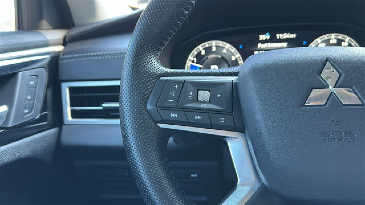 Used 2022 Mitsubishi Outlander SEL image 16