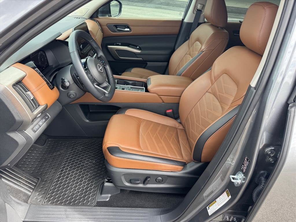 Used 2025 Nissan Pathfinder Platinum w/ Cargo Package FWD image 13