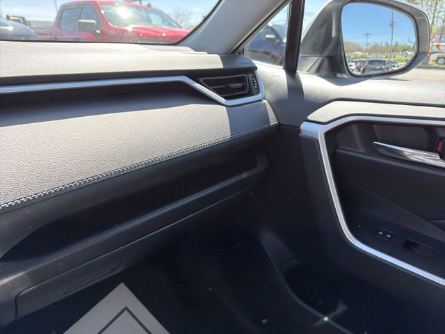 Used 2021 Toyota RAV4 XLE AWD/4WD image 24
