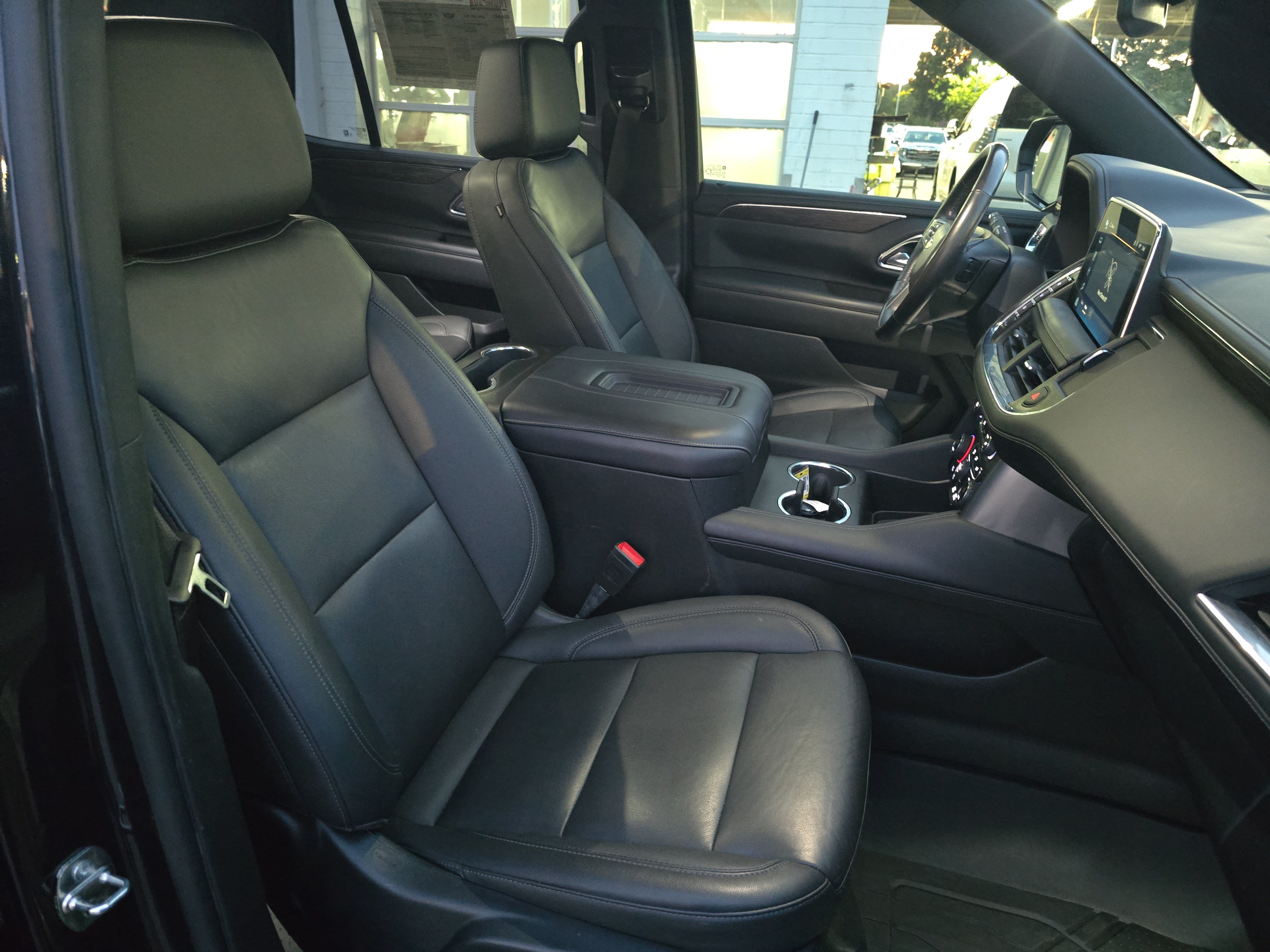 Used 2022 Chevrolet Tahoe LT w/ Luxury Package AWD/4WD image 10