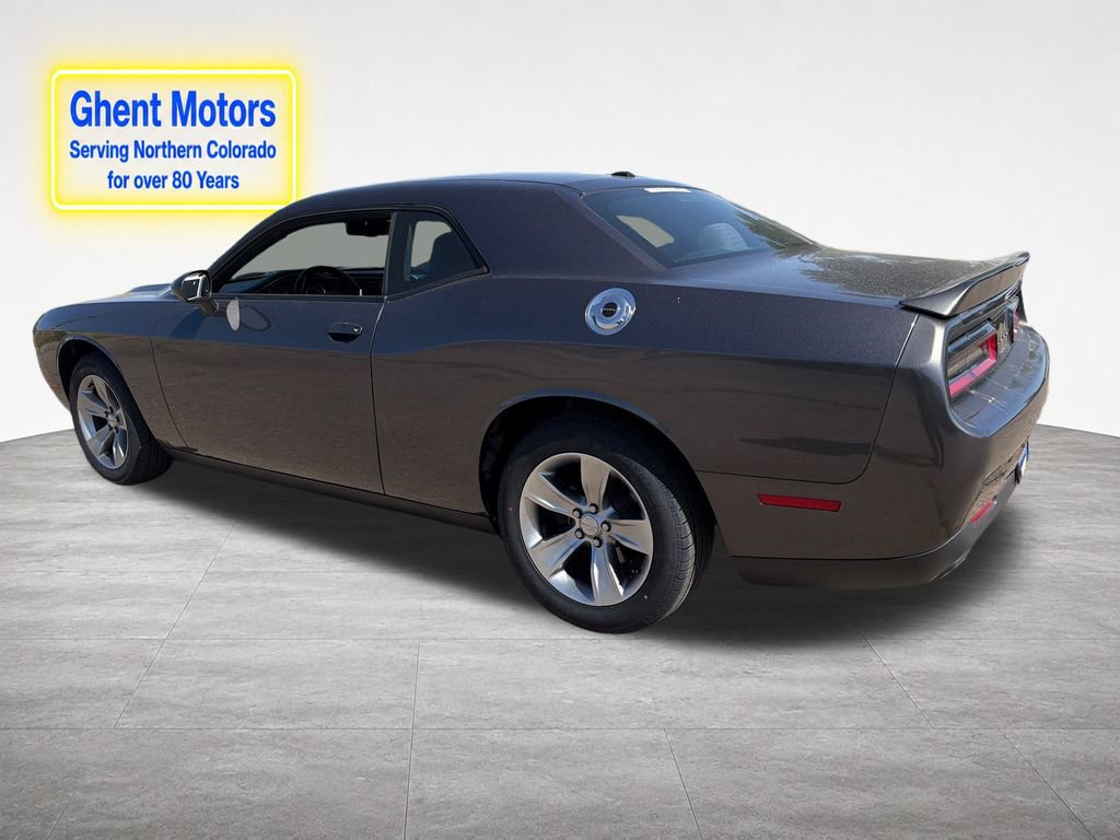 Used 2019 Dodge Challenger SXT RWD image 3