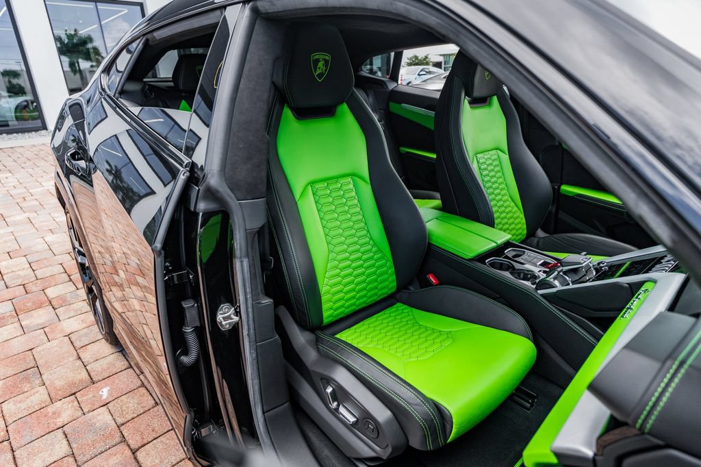 Used 2021 Lamborghini Urus AWD/4WD image 33