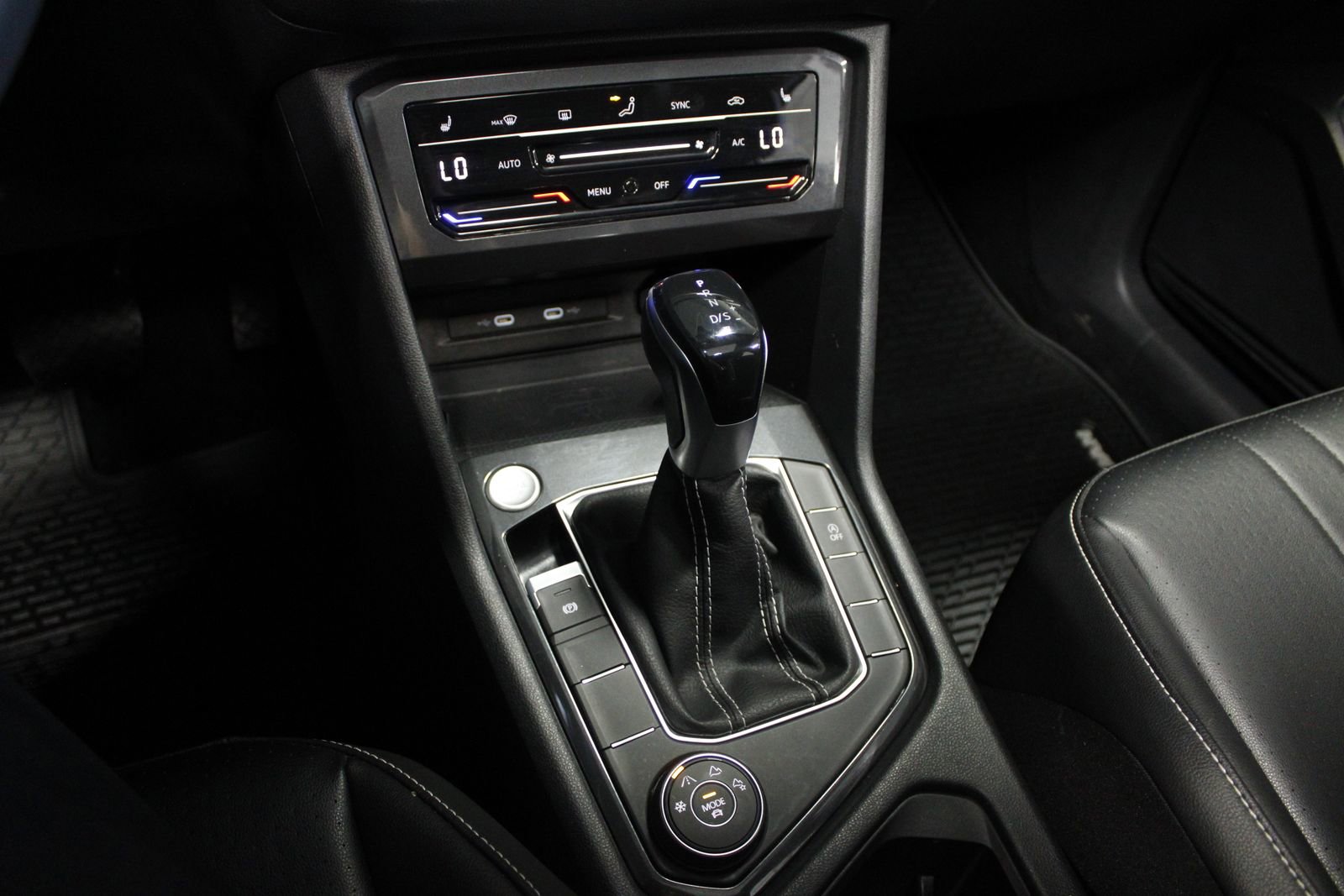 Used 2022 Volkswagen Tiguan SE image 37