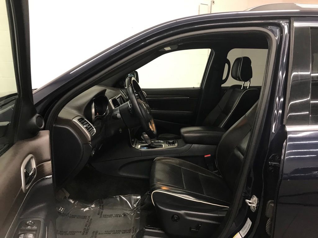 Used 2017 Jeep Grand Cherokee Overland w/ Jeep Active Safety Group image 12