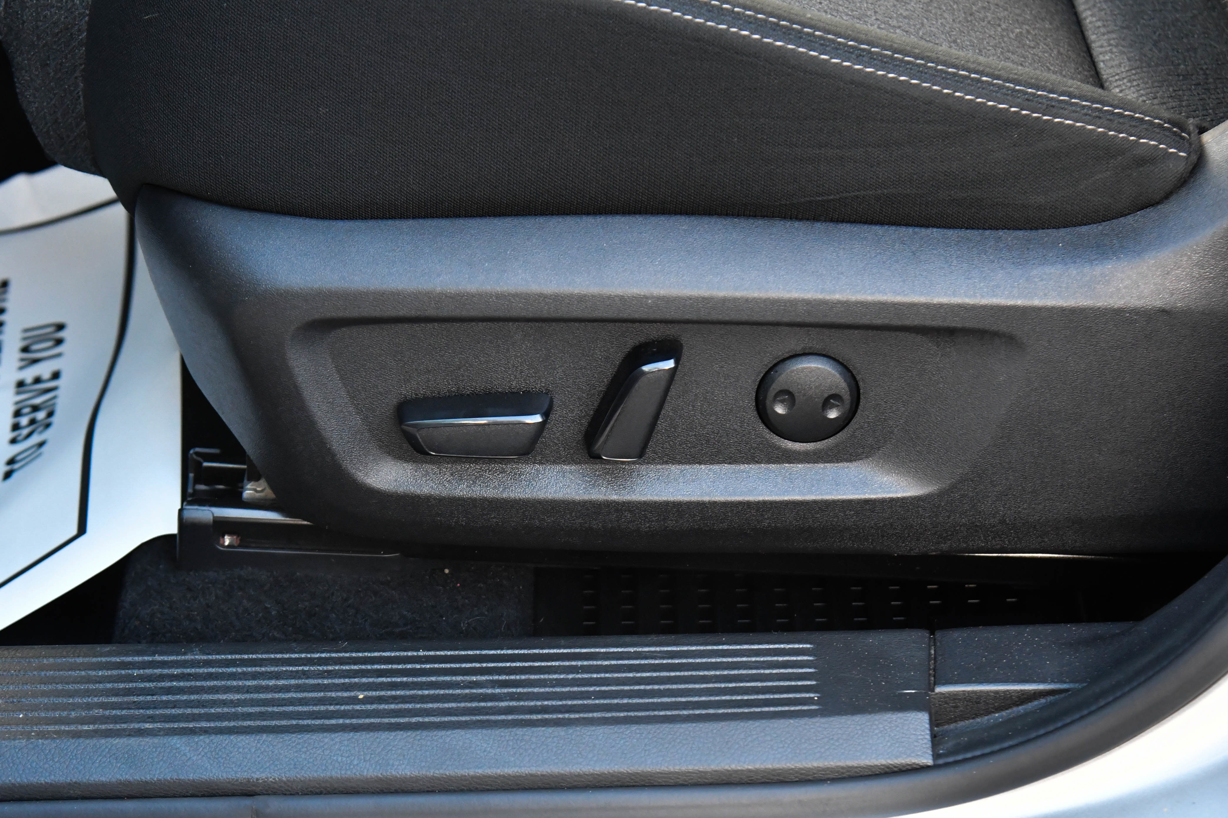 Used 2024 Nissan Rogue SV image 16