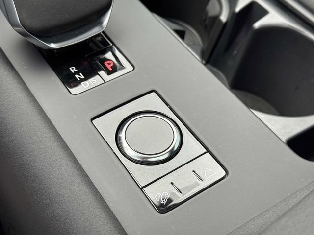 Used 2023 Land Rover Discovery Metropolitan Edition image 16