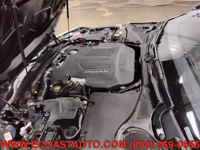 Used 2016 Jaguar F-TYPE R image 9