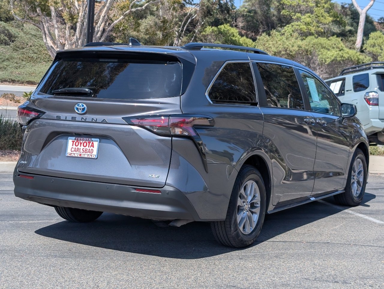 Used 2025 Toyota Sienna XLE image 14