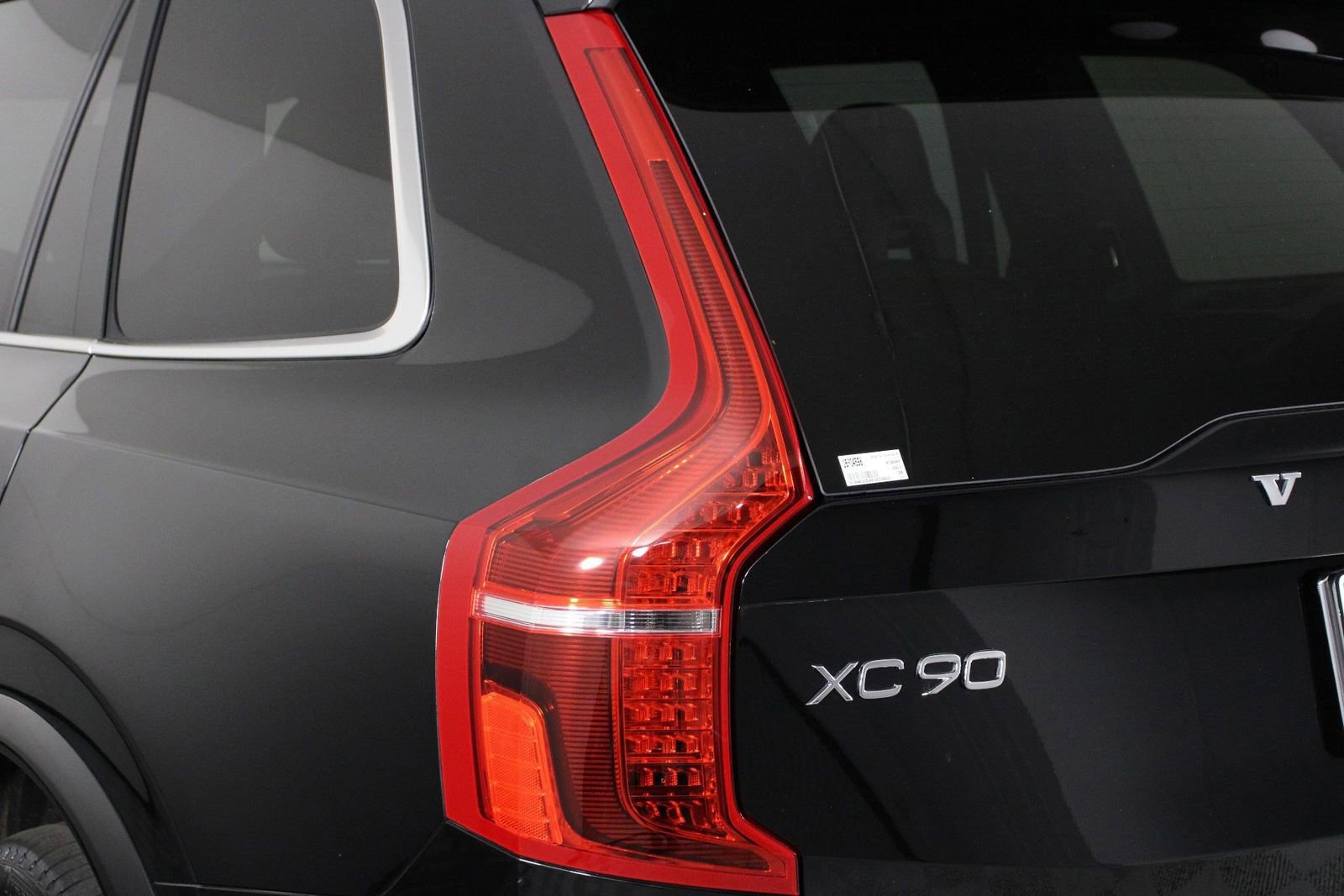 Certified 2024 Volvo XC90 T8 Plus w/ Protection Package Premier AWD/4WD image 18