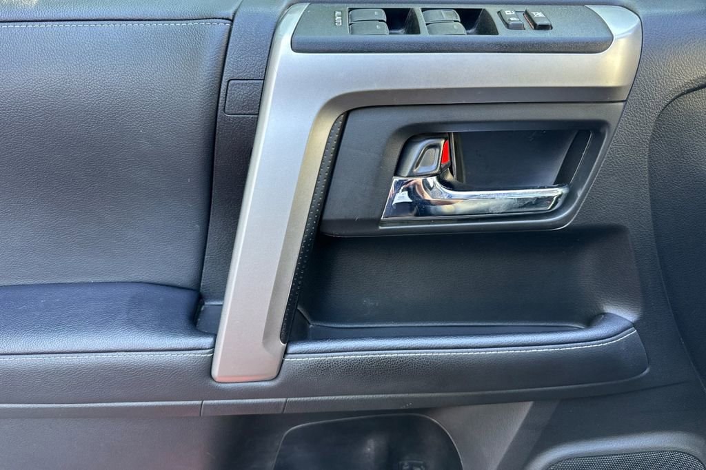 Used 2022 Toyota 4Runner SR5 Premium w/ Moonroof Package AWD/4WD image 11